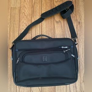 Travelpro briefcase laptop bag checkpoint friendly like new!
